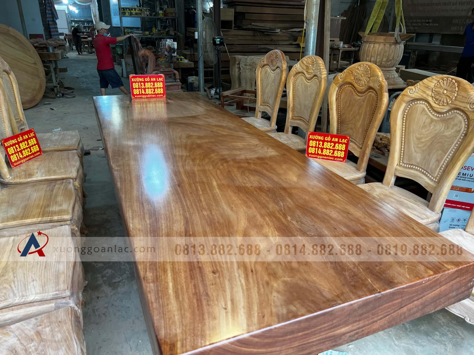 Bộ bàn ăn gõ đỏ nguyên khối siêu khủng và 10 ghế hoa cúc nguyên mộc (Anh Thảo, Hưng Yên) 29 bàn ăn nguyên khối gỗ gõ đỏ tự nhiên đẳng cấp