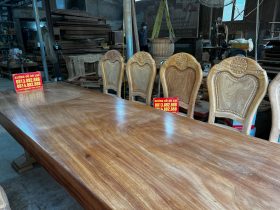 Bộ bàn ăn gõ đỏ nguyên khối siêu khủng và 10 ghế hoa cúc nguyên mộc (Anh Thảo, Hưng Yên) 22 bo ban an go do nguyen khoi 360x112x15cm va 10 ghe hoa cuc 7