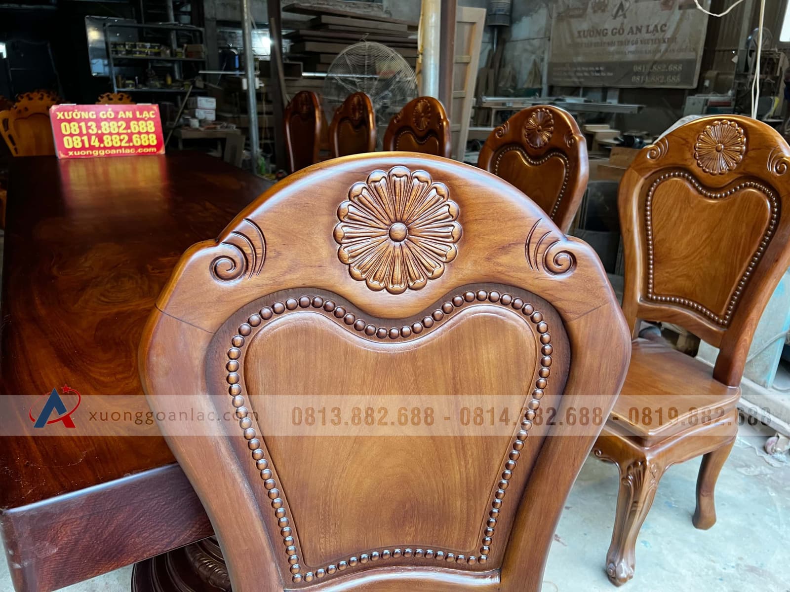Bộ bàn ăn nguyên khối 360x112x15cm và 10 ghế hoa cúc (Anh Bình, Hải Phòng) 15 ghế ăn mẫu louis tựa trơn gỗ gõ đỏ