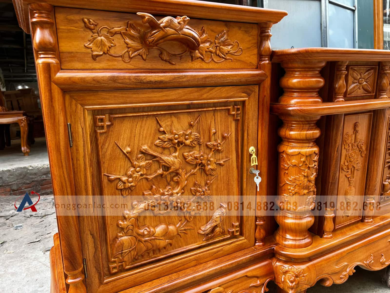 Kệ tivi cột nho 2m8 gỗ gõ đỏ cánh đục Tứ Quý hàng dày (anh Vũ, Bạc Liêu) 3 Kệ tivi cột nho 2m8 gỗ gõ đỏ cánh đục Tứ Quý hàng dày (anh Vũ, Bạc Liêu) - Ảnh 3