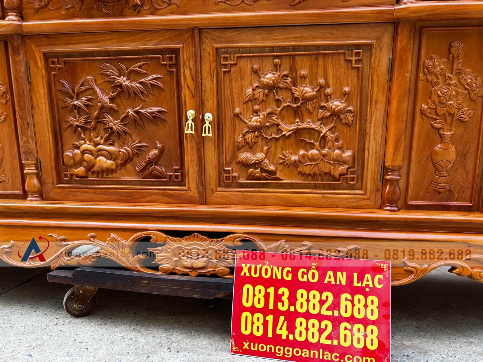 Kệ tivi cột nho 2m8 gỗ gõ đỏ cánh đục Tứ Quý hàng dày (anh Vũ, Bạc Liêu) 4 Kệ tivi cột nho 2m8 gỗ gõ đỏ cánh đục Tứ Quý hàng dày (anh Vũ, Bạc Liêu) - Ảnh 4