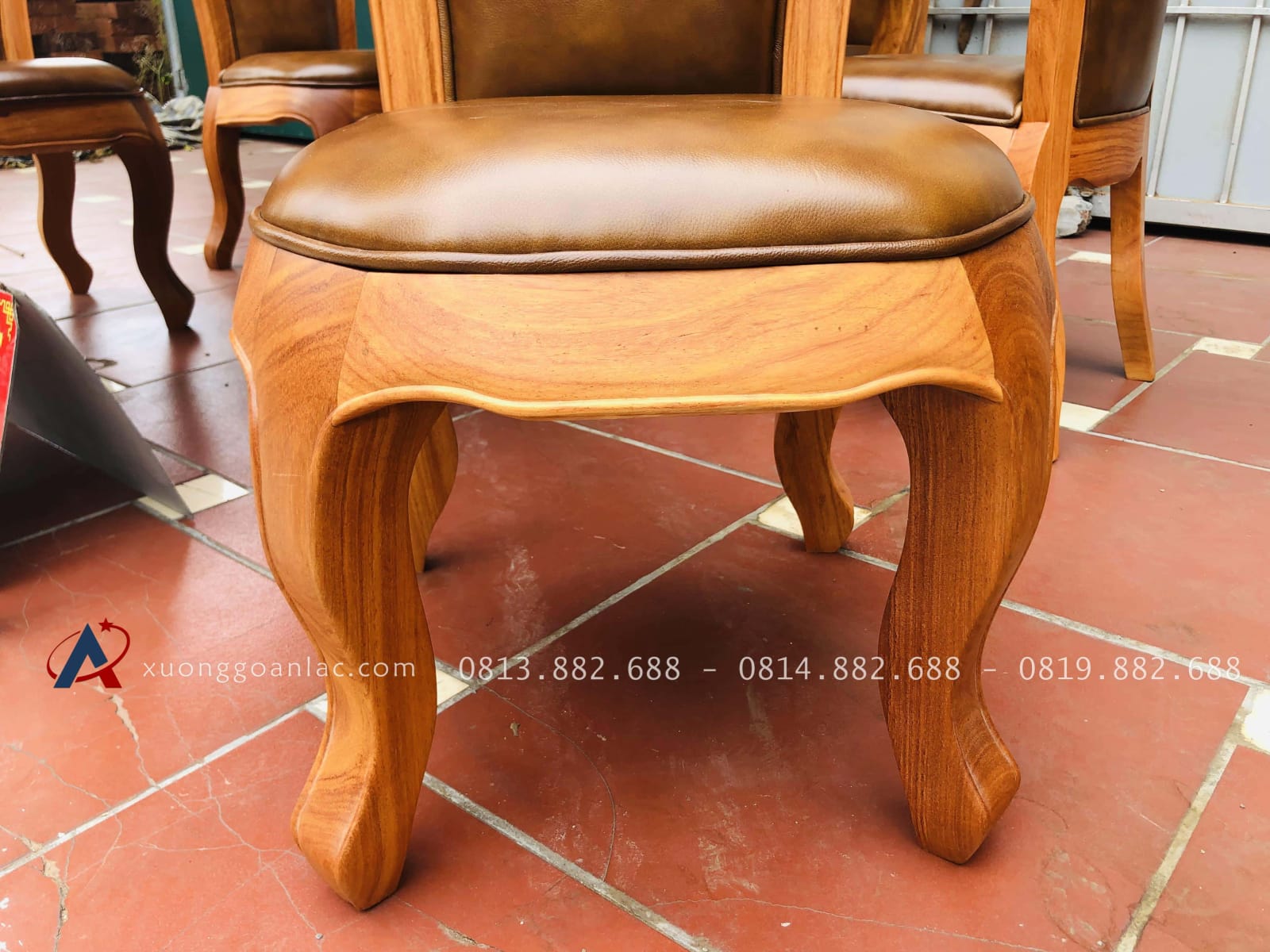 Bộ bàn ăn louis 5 ghế gõ đỏ bọc đệm da bò nhập khẩu Italia (Anh Hải, Ninh Bình) 16 Bộ bàn ăn louis 5 ghế gõ đỏ bọc đệm da bò nhập khẩu Italia (Anh Hải, Ninh Bình) - Ảnh 16