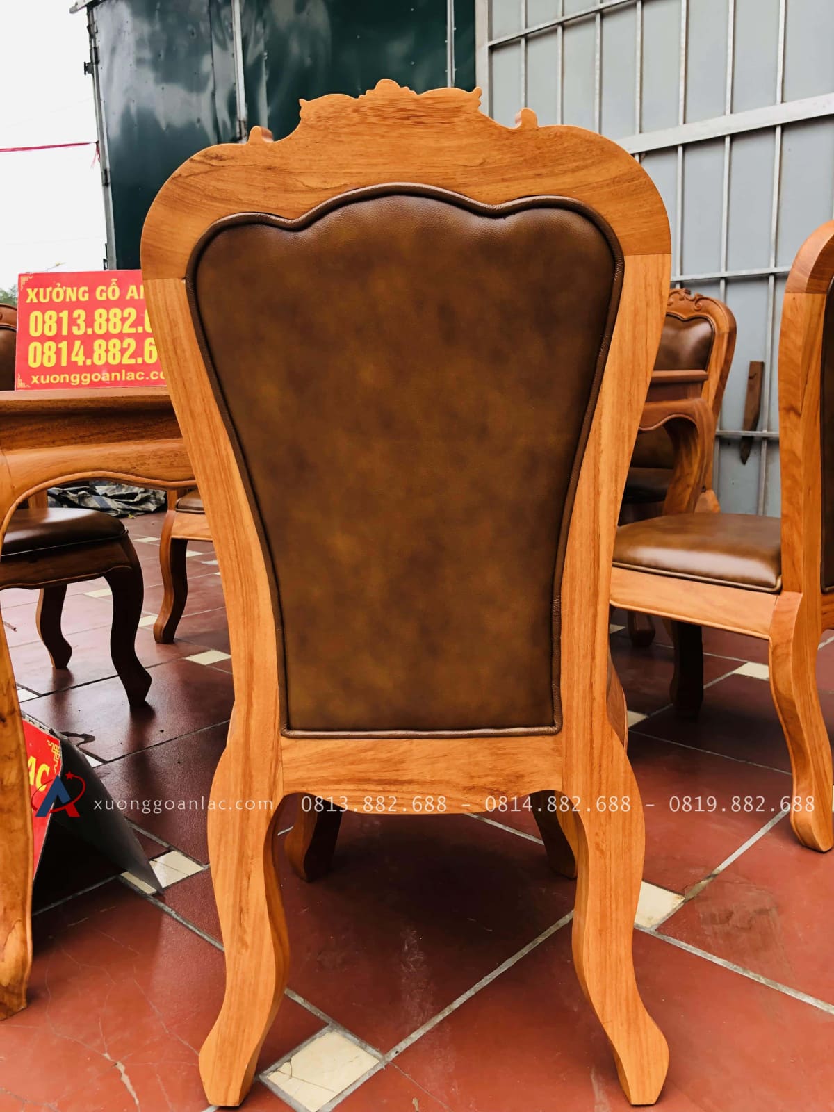 Bộ bàn ăn louis 5 ghế gõ đỏ bọc đệm da bò nhập khẩu Italia (Anh Hải, Ninh Bình) 18 ghế ăn lưng cao bọc da