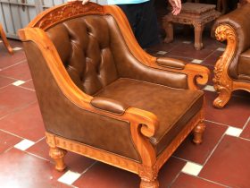 Bộ sofa tân cổ điển Hoàng Gia bọc đệm da bò nhập khẩu Italia (anh Hải, Ninh Bình) 25 ghế sòa đơn mẫu bọc đệm vách trám khung gỗ gõ đỏ tự nhiên cao cấp