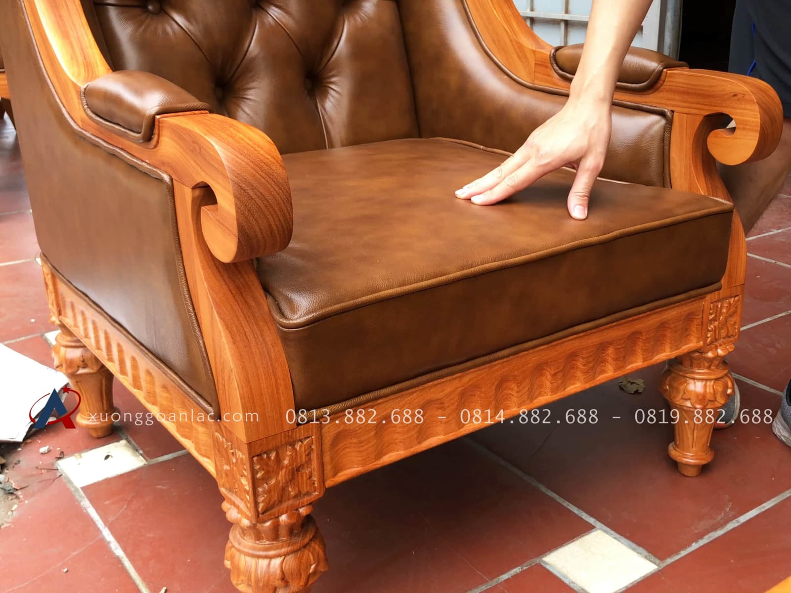Bộ sofa tân cổ điển Hoàng Gia bọc đệm da bò nhập khẩu Italia (anh Hải, Ninh Bình) 32 ghế sofa gỗ gõ đỏ bọc đệm da bò nhập khẩu