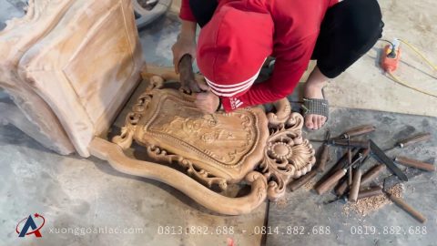 Giới thiệu xưởng 14 Thợ đang đục tỉa mẫu ghế hồng hạt