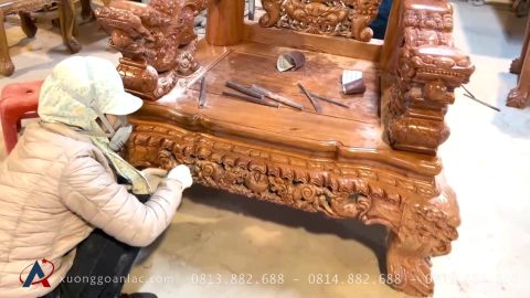 Giới thiệu xưởng 8 Thợ giấy dáp đang cạo nạo sạch từng khe kẽ