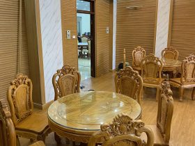 Bộ bàn ăn tròn 6 ghế hồng hạt đục hai mặt gỗ gõ đỏ cao cấp (Anh Công, Thanh Xuân - Hà Nội) 18 bàn ăn tròn 6 ghế gõ gõ đỏ tự nhiên cao cấp