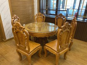 Bộ bàn ăn tròn 6 ghế hồng hạt đục hai mặt gỗ gõ đỏ cao cấp (Anh Công, Thanh Xuân - Hà Nội) 15 Bàn ăn tròn 6 ghế gỗ gõ đỏ tự nhiên cao cấp