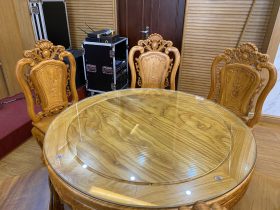Bộ bàn ăn tròn 6 ghế hồng hạt đục hai mặt gỗ gõ đỏ cao cấp (Anh Công, Thanh Xuân - Hà Nội) 11 bàn ăn gỗ gõ đỏ cao cấp