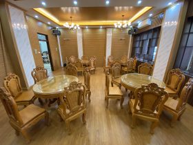 Bộ bàn ăn tròn 6 ghế hồng hạt đục hai mặt gỗ gõ đỏ cao cấp