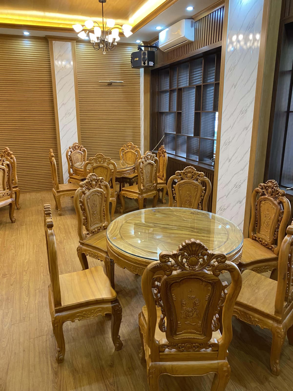 Bộ bàn ăn tròn 6 ghế hồng hạt đục hai mặt gỗ gõ đỏ cao cấp (Anh Công, Thanh Xuân - Hà Nội) 8 bộ bàn ăn 6 ghế louis hồng hạt