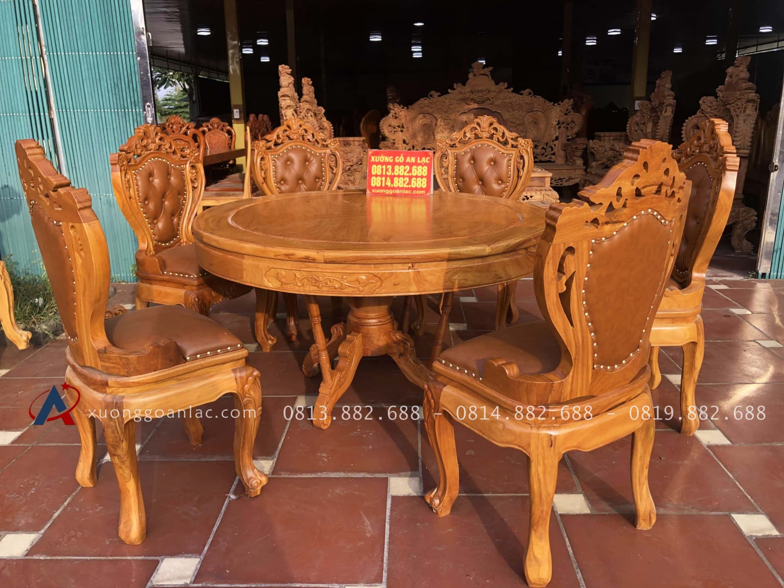 Bộ bàn ăn tròn 1m37 với 6 ghế louis bọc đệm mẫu có tay gỗ gõ đỏ (Anh Bình, Hải Phòng) 22 Bàn ăn tròn 1m37 vs 6 ghế louis bọc đệm mẫu có tay gỗ gõ đỏ
