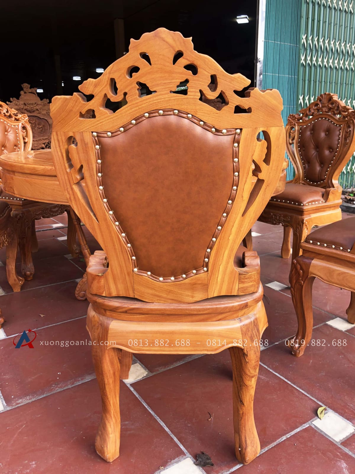 Bộ bàn ăn tròn 1m37 với 6 ghế louis bọc đệm mẫu có tay gỗ gõ đỏ (Anh Bình, Hải Phòng) 3 ghế ăn louis gỗ gõ đỏ cao cấp