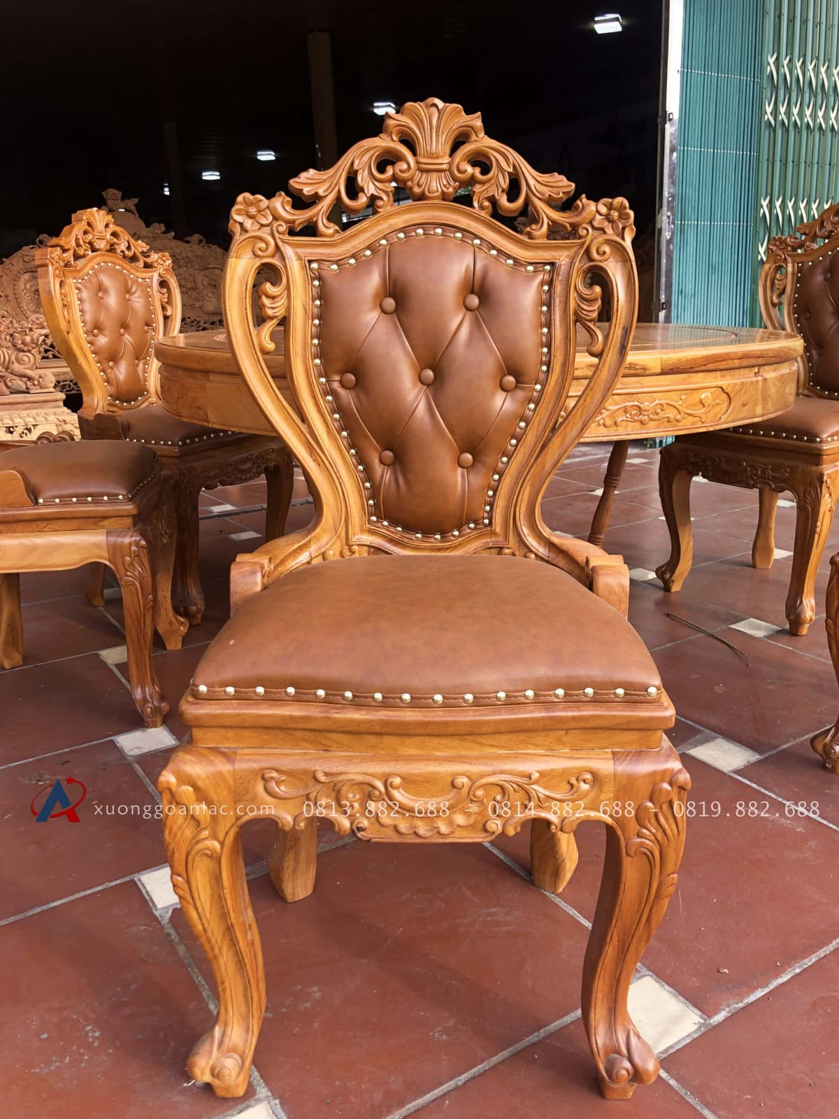 Bộ bàn ăn tròn 1m37 với 6 ghế louis bọc đệm mẫu có tay gỗ gõ đỏ (Anh Bình, Hải Phòng) 4 ghế ăn louis gỗ gõ đỏ cao cấp