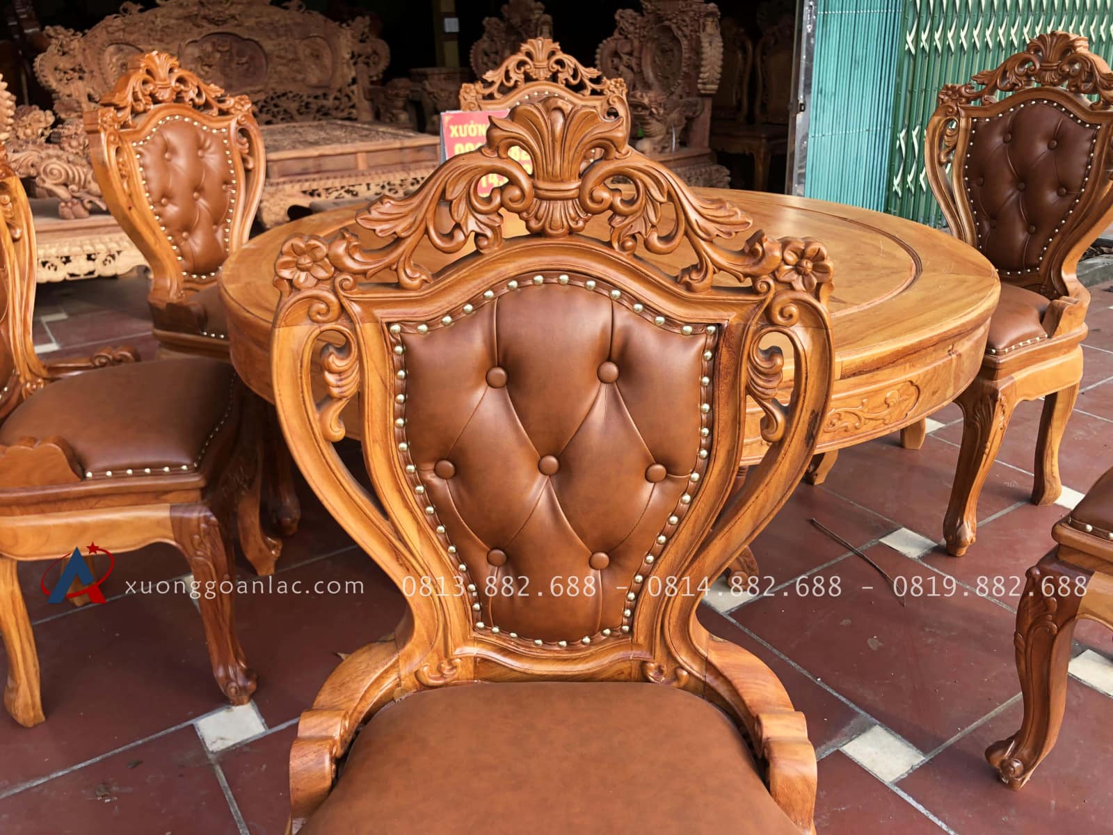Bộ bàn ăn tròn 1m37 với 6 ghế louis bọc đệm mẫu có tay gỗ gõ đỏ (Anh Bình, Hải Phòng) 7 Bộ bàn ăn tròn 1m37 với 6 ghế louis bọc đệm mẫu có tay gỗ gõ đỏ (Anh Bình, Hải Phòng) - Ảnh 7