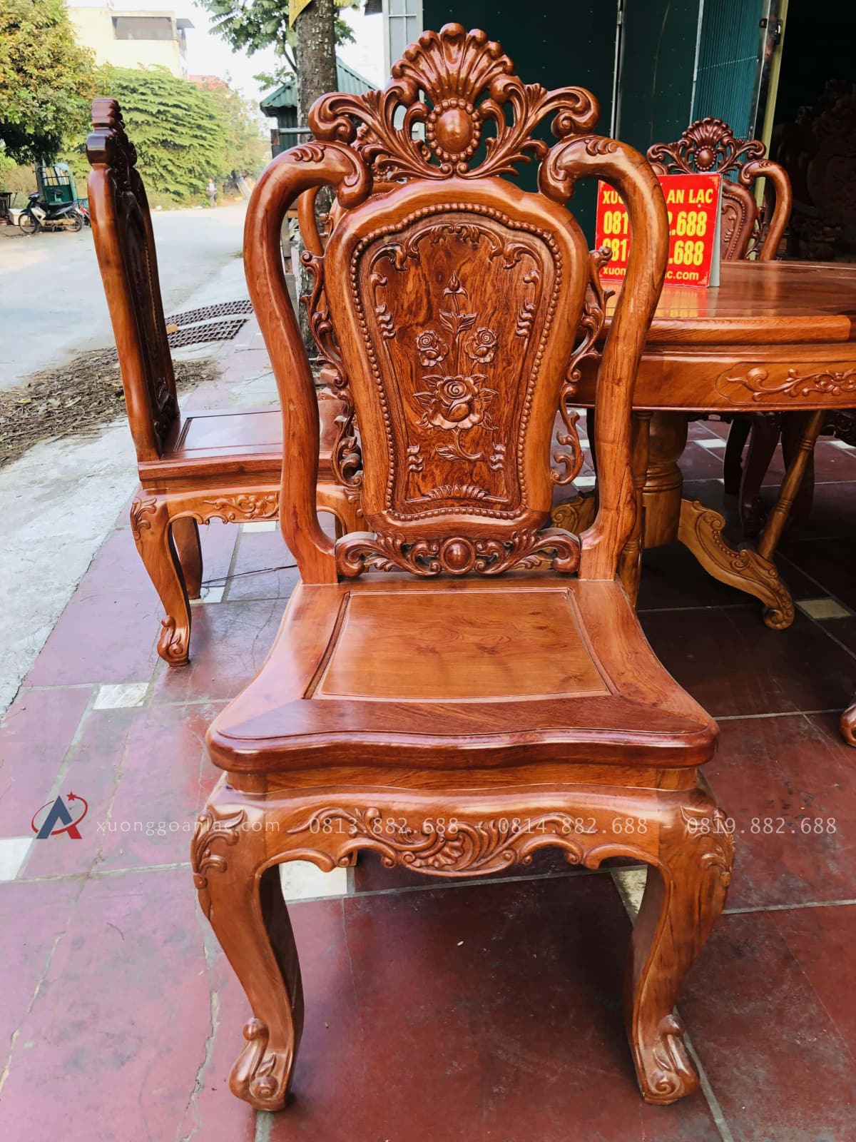 Bộ bàn ăn tròn 1m17 với 6 ghế hồng hạt đục hai mặt gỗ hương đá cao cấp 21 ghế ăn mẫu hồng hạt đục hai mặt gỗ hương đá cao cấp