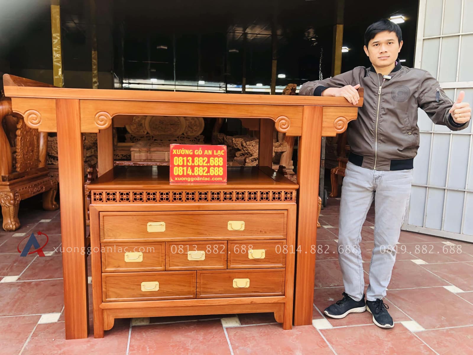 Combo ban thờ án gian và bàn cơm gỗ hương đỏ Lào siêu VIP 2 Combo ban thờ án gian và bàn cơm gỗ hương đỏ Lào siêu VIP - Ảnh 2