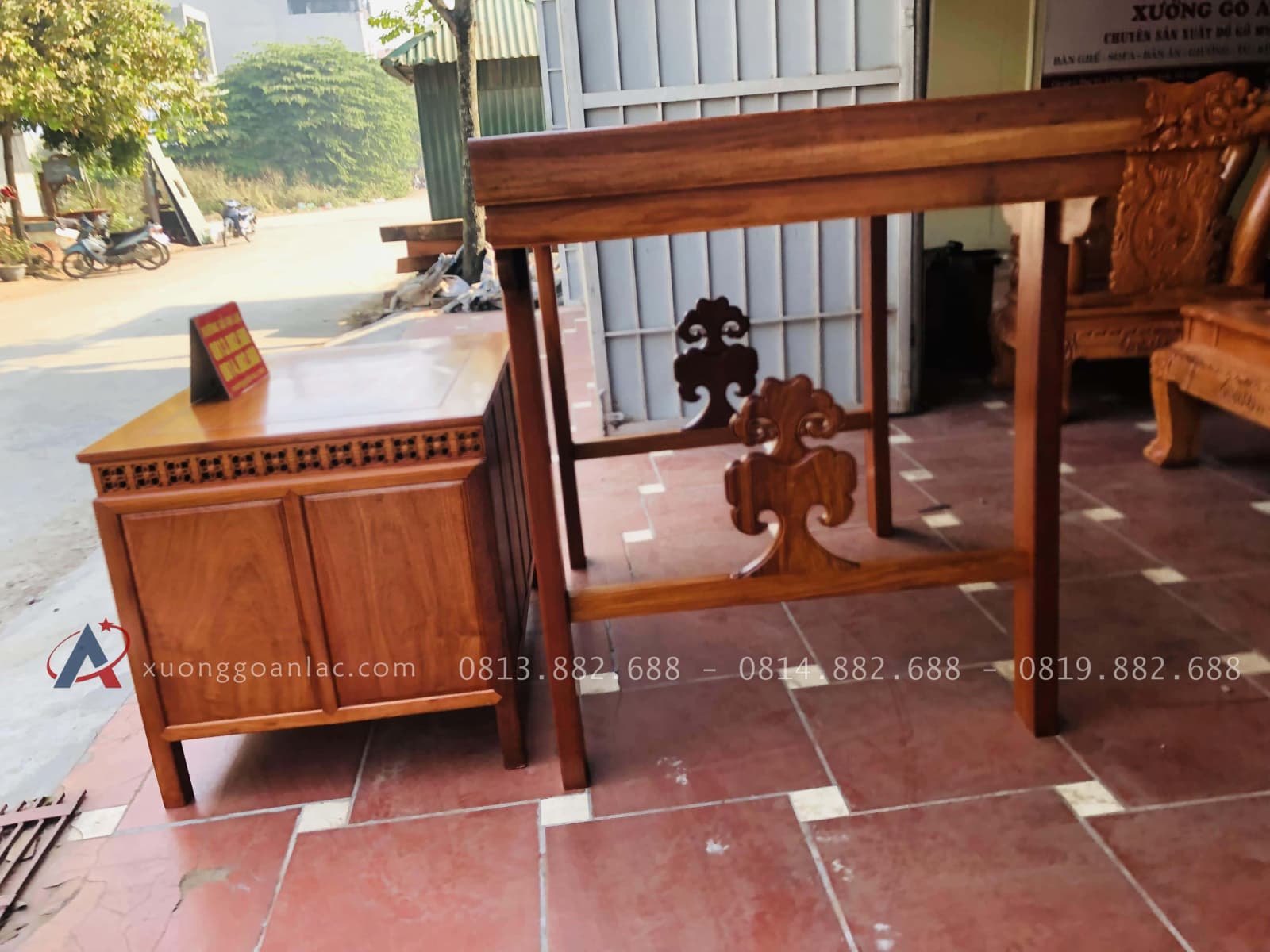 Combo ban thờ án gian và bàn cơm gỗ hương đỏ Lào siêu VIP 10 Combo ban thờ án gian và bàn cơm gỗ hương đỏ Lào siêu VIP - Ảnh 10