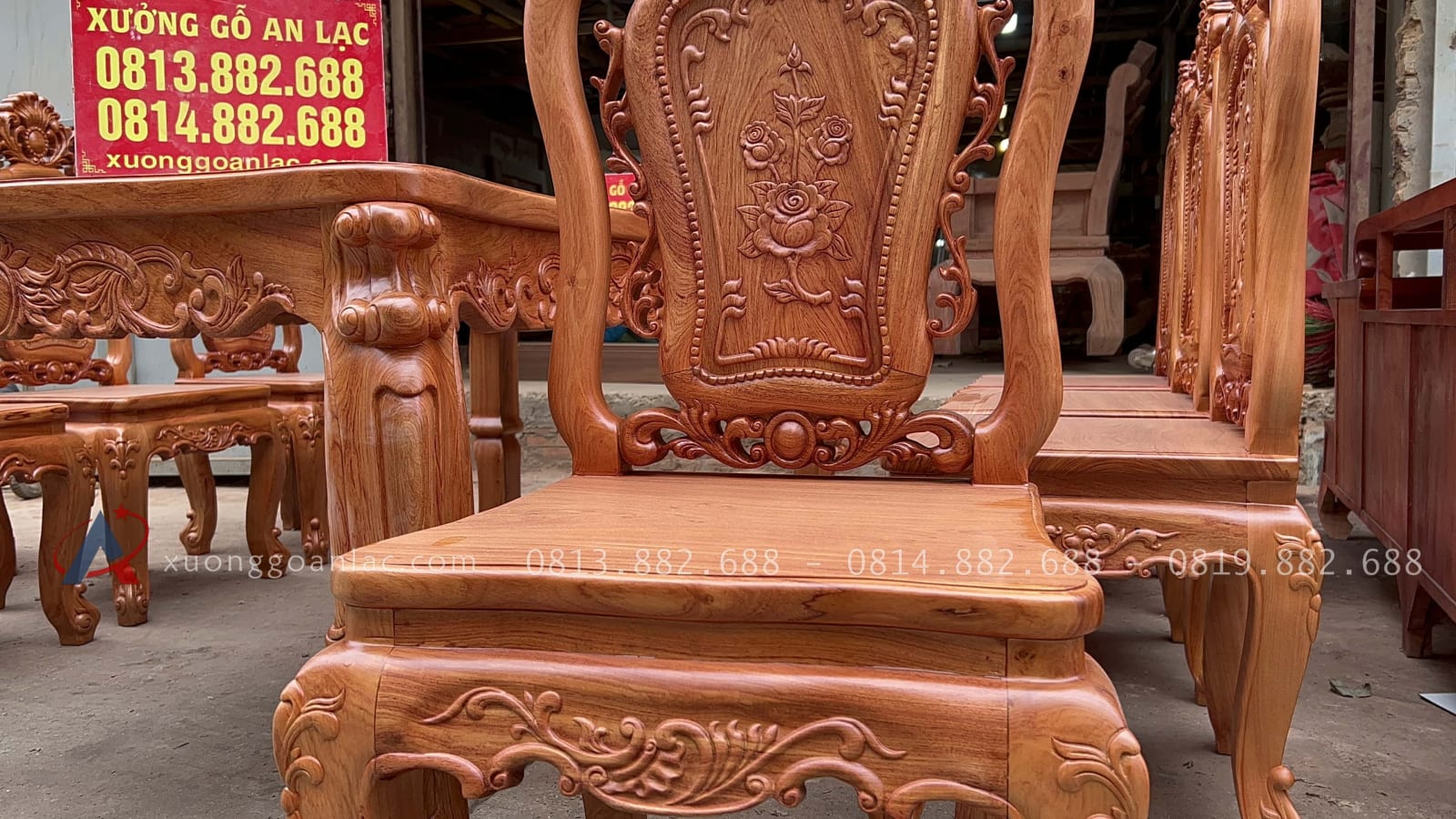 Bộ bàn ăn hoàng gia louis 8 ghế hồng hạt gỗ hương đá cao cấp (Bác Hòa, Lâm Đồng) 13 Bộ bàn ăn hoàng gia louis 8 ghế hồng hạt gỗ hương đá cao cấp (Bác Hòa, Lâm Đồng) - Ảnh 13