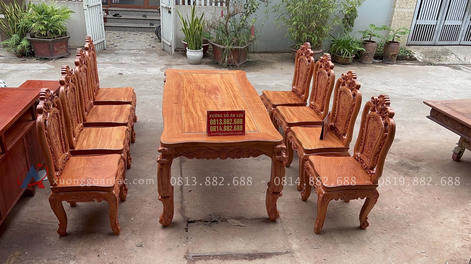 Bộ bàn ăn hoàng gia louis 8 ghế hồng hạt gỗ hương đá cao cấp (Bác Hòa, Lâm Đồng) 38 bàn ăn 8 ghế gỗ hương đá tự nhiên cao cấp