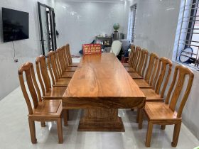 Bộ bàn ăn nguyên khối ghế chữ thọ gỗ gõ đỏ (Chú Bình, Tuần Châu - Quảng Ninh) 18 Bàn ăn nguyên khối gỗ gõ đỏ 12 ghế chữ thọ cao cấp