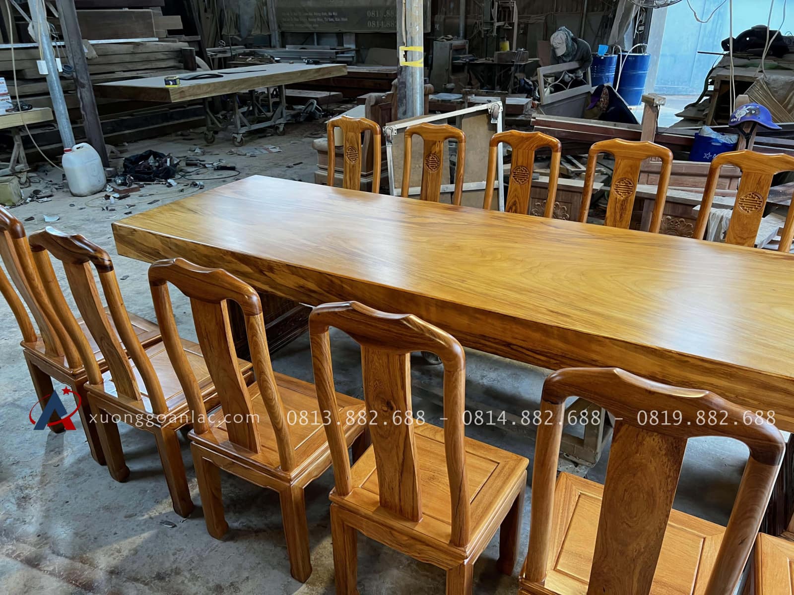 Bộ bàn ăn nguyên khối ghế chữ thọ gỗ gõ đỏ (Chú Bình, Tuần Châu - Quảng Ninh) 11 Bộ bàn ăn nguyên khối ghế chữ thọ gỗ gõ đỏ (Chú Bình, Tuần Châu - Quảng Ninh) - Ảnh 11