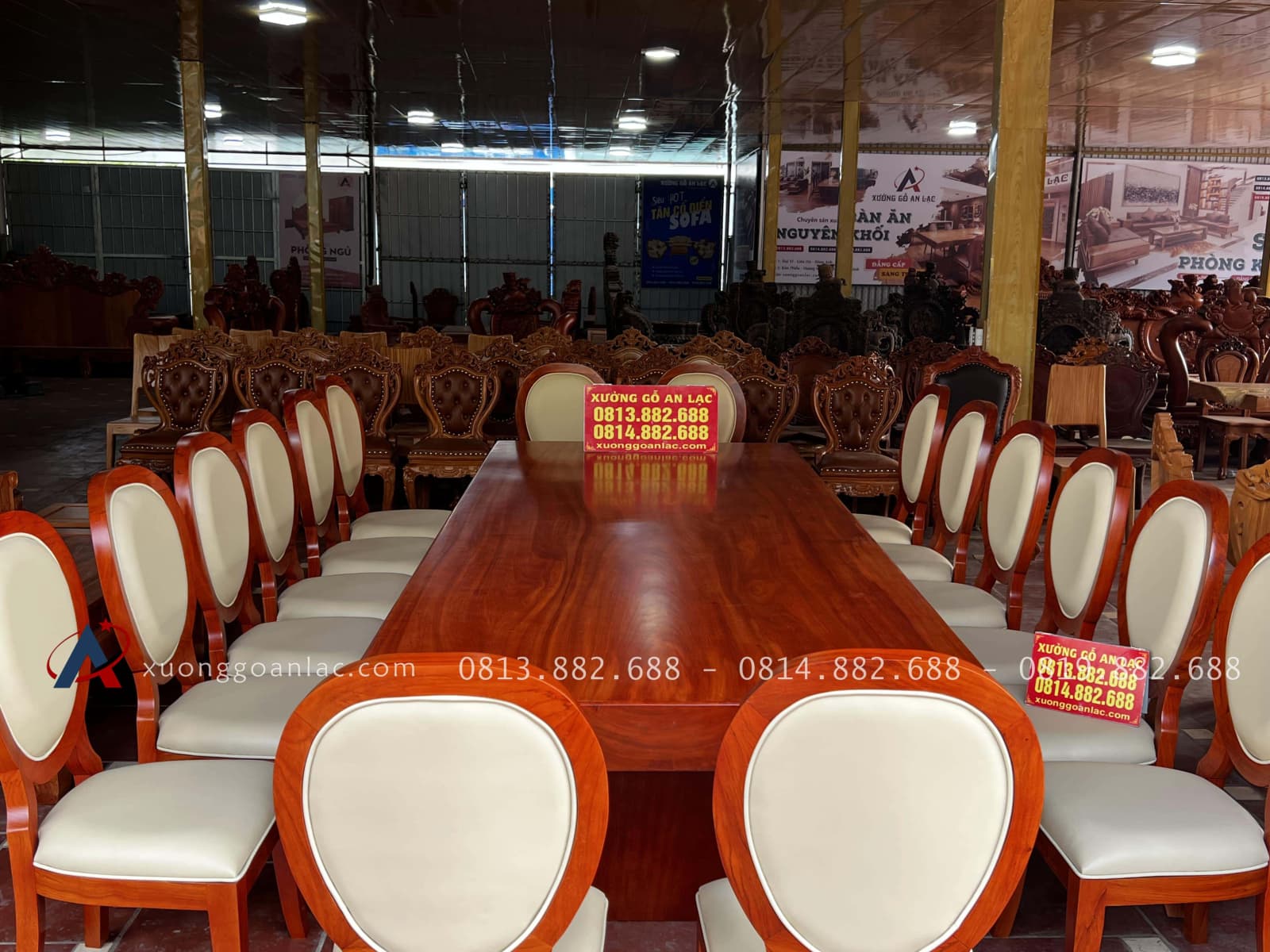 Bộ bàn ăn nguyên khối siêu khủng và 16 ghế ăn giọt lệ (Anh Quảng, Thái Bình) 4 Bộ bàn ăn nguyên khối siêu khủng và 16 ghế ăn giọt lệ (Anh Quảng, Thái Bình) - Ảnh 4