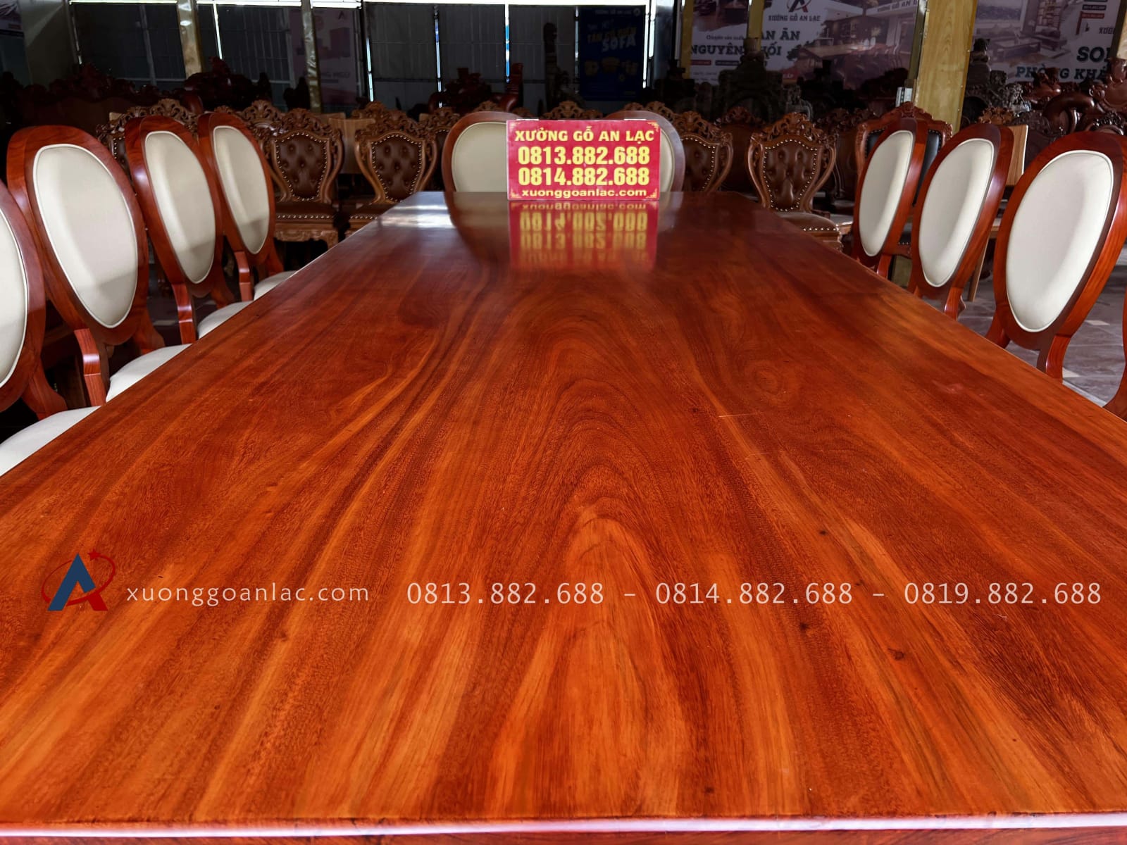 Bộ bàn ăn nguyên khối siêu khủng và 16 ghế ăn giọt lệ (Anh Quảng, Thái Bình) 10 Bộ bàn ăn nguyên khối siêu khủng và 16 ghế ăn giọt lệ (Anh Quảng, Thái Bình) - Ảnh 10