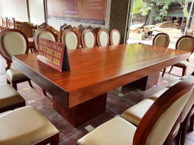 Bộ bàn ăn nguyên khối siêu khủng và 16 ghế ăn giọt lệ (Anh Quảng, Thái Bình) 31 bộ bàn ăn nguyên khối gõ gõ đỏ tự nhiên cao cấp