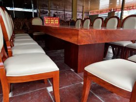 Bộ bàn ăn nguyên khối siêu khủng và 16 ghế ăn giọt lệ (Anh Quảng, Thái Bình) 32 Bộ bàn ghế ăn gỗ gõ đỏ sang trọng đẳng cấp