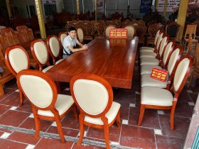 Bộ bàn ăn nguyên khối siêu khủng và 16 ghế ăn giọt lệ