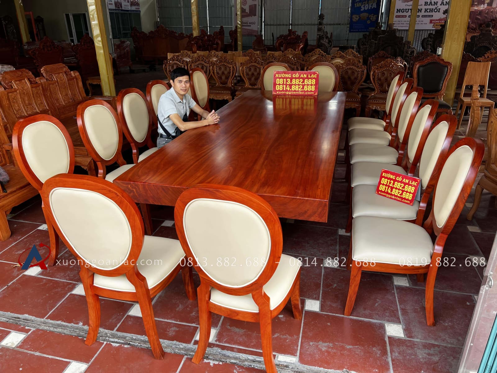 Mẫu ghế giọt lệ gỗ gõ đỏ bọc đệm da cao cấp AL-GA16 36 Bộ bàn ăn nguyên khối siêu khủng và 16 ghế ăn giọt lệ
