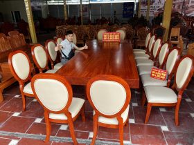 Bộ bàn ăn nguyên khối siêu khủng và 16 ghế ăn giọt lệ (Anh Quảng, Thái Bình) 35 Bo ban an nguyen khoi sieu khung va 16 ghe an giot le 17