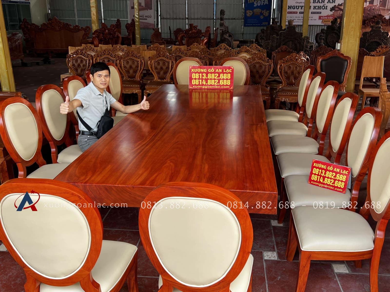 Bộ bàn ăn nguyên khối siêu khủng và 16 ghế ăn giọt lệ (Anh Quảng, Thái Bình) 3 Bộ bàn ăn nguyên khối siêu khủng và 16 ghế ăn giọt lệ (Anh Quảng, Thái Bình) - Ảnh 3