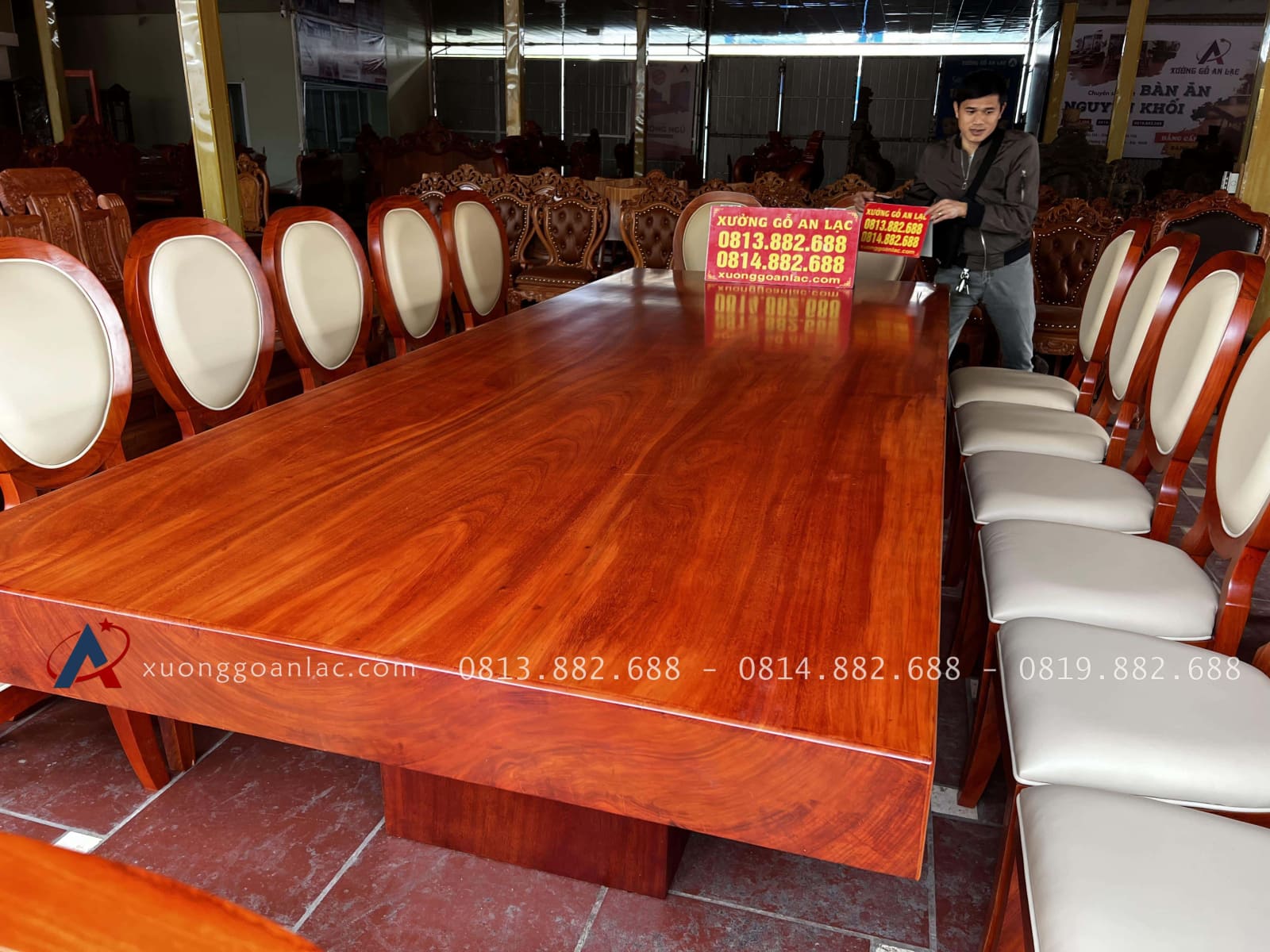 Bộ bàn ăn nguyên khối siêu khủng và 16 ghế ăn giọt lệ (Anh Quảng, Thái Bình) 5 Bộ bàn ăn nguyên khối siêu khủng và 16 ghế ăn giọt lệ (Anh Quảng, Thái Bình) - Ảnh 5