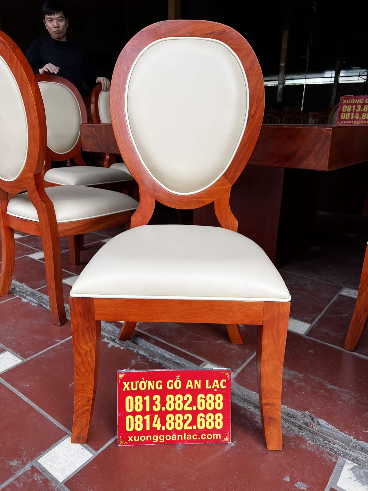 Bộ bàn ăn nguyên khối siêu khủng và 16 ghế ăn giọt lệ (Anh Quảng, Thái Bình) 17 mẫu ghế giọt lệ cao cấp