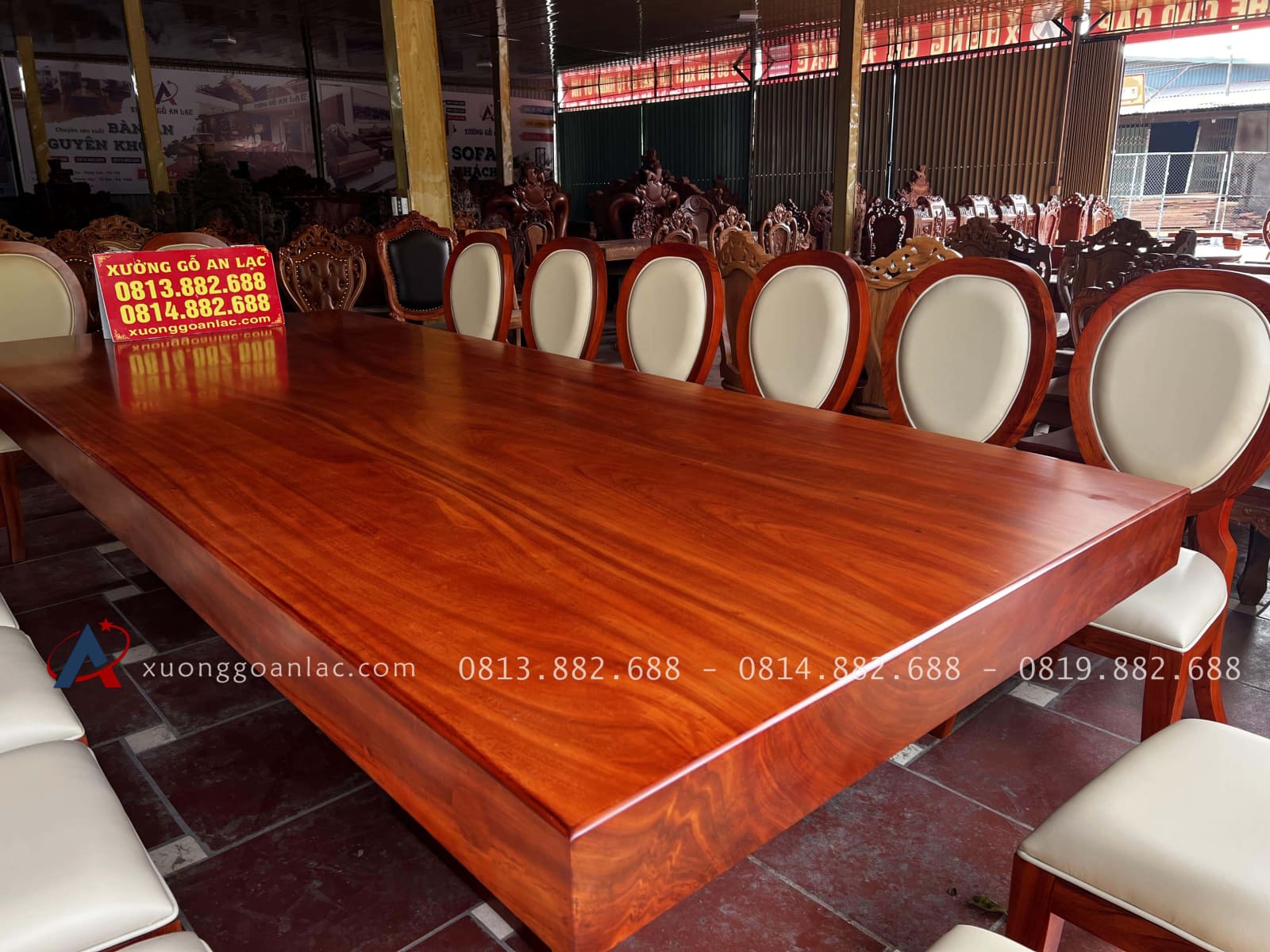 Bộ bàn ăn nguyên khối siêu khủng và 16 ghế ăn giọt lệ (Anh Quảng, Thái Bình) 6 Bộ bàn ăn nguyên khối siêu khủng và 16 ghế ăn giọt lệ (Anh Quảng, Thái Bình) - Ảnh 6