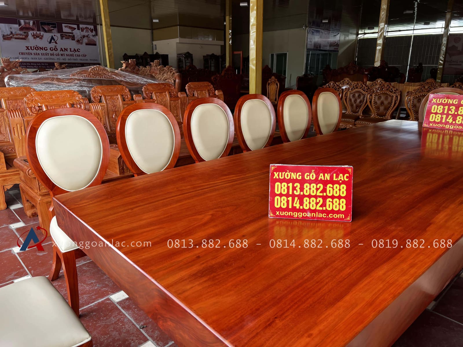 Bộ bàn ăn nguyên khối siêu khủng và 16 ghế ăn giọt lệ (Anh Quảng, Thái Bình) 7 Bộ bàn ăn nguyên khối siêu khủng và 16 ghế ăn giọt lệ (Anh Quảng, Thái Bình) - Ảnh 7