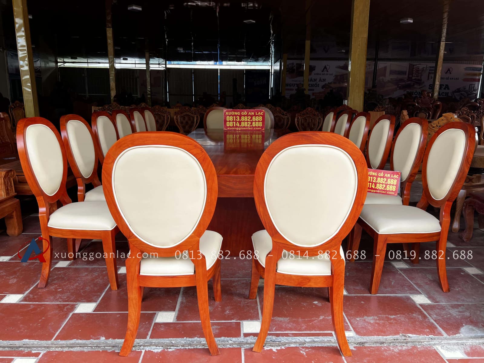 Bộ bàn ăn nguyên khối siêu khủng và 16 ghế ăn giọt lệ (Anh Quảng, Thái Bình) 46 Bộ bàn ăn nguyên khối gỗ gõ đỏ siêu đỉnh