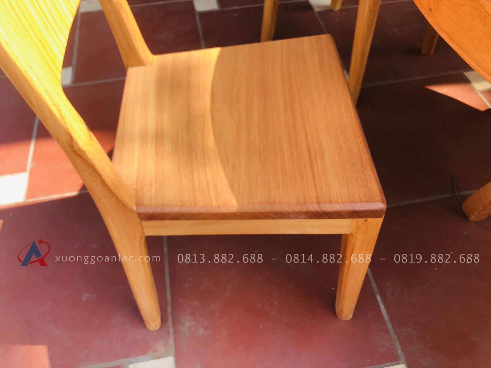 Bộ bàn ăn tròn 6 ghế hiện đại tựa trơn gỗ gõ đỏ (Anh Hải, Hà Nội) 30 ghế ăn gỗ gõ đỏ tự nhiên cao cấp