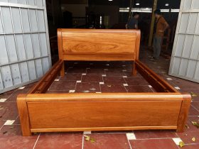 Giường 2m x 2m2 trơn hoàn thiện màu gõ sáng 19 Giuong ngu 1m8x2m mau tron go go do 1
