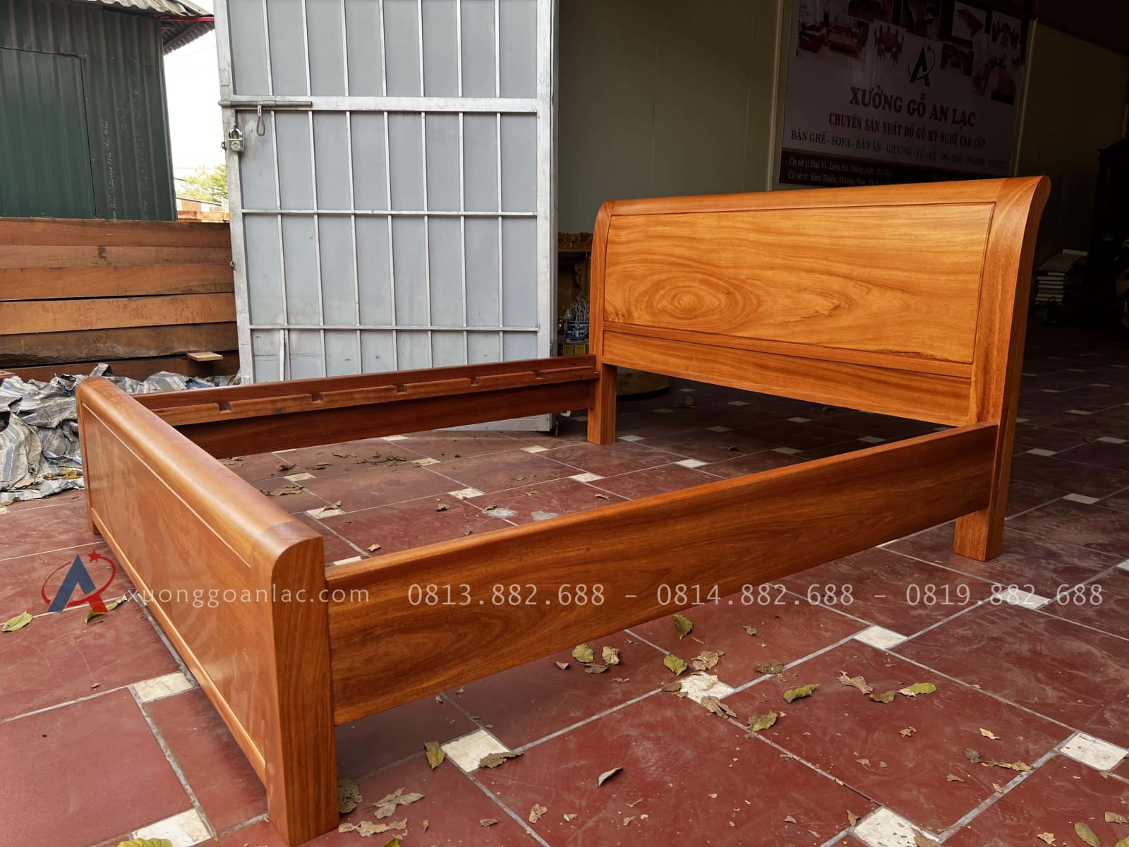 Giường 2m x 2m2 trơn hoàn thiện màu gõ sáng 8 Giường 2m x 2m2 trơn hoàn thiện màu gõ sáng - Ảnh 8