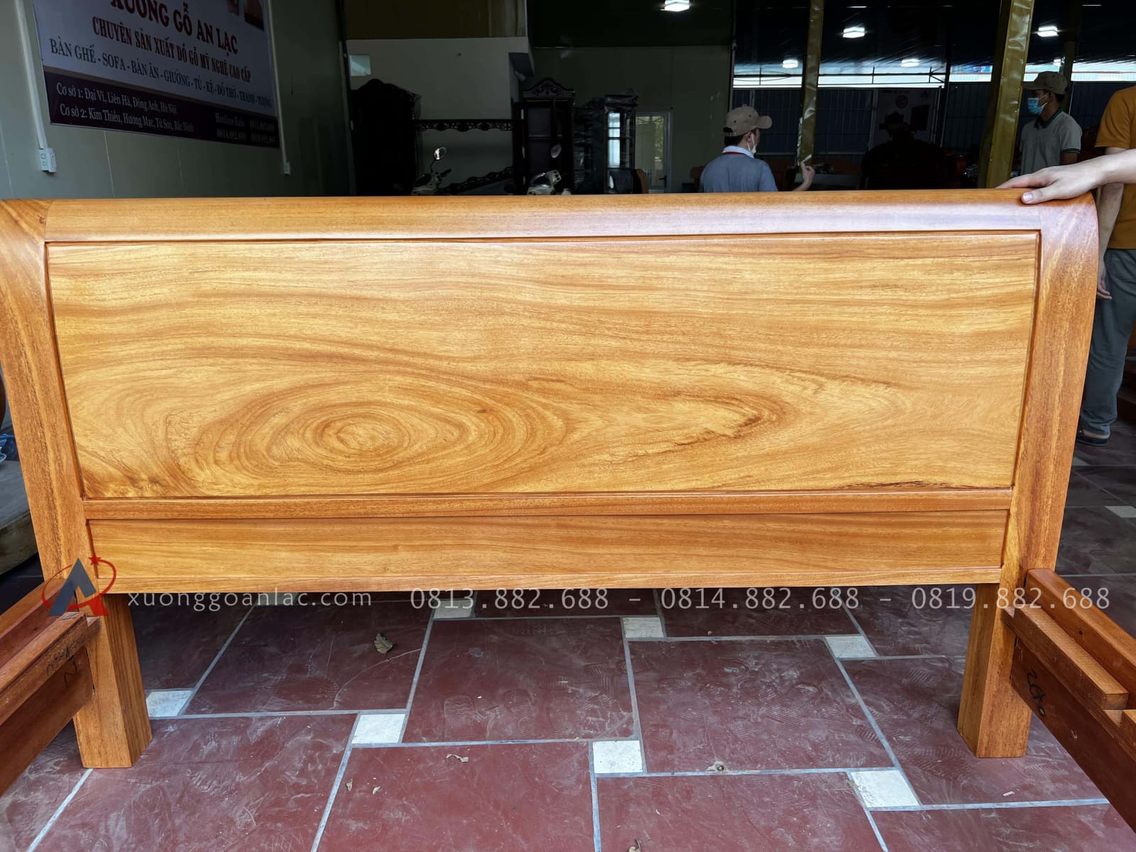 Giường 2m x 2m2 trơn hoàn thiện màu gõ sáng 9 Giường 2m x 2m2 trơn hoàn thiện màu gõ sáng - Ảnh 9