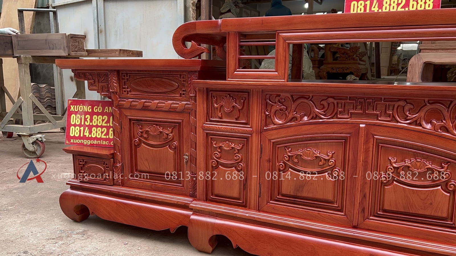 Kệ tivi sừng trâu 2m4 gỗ hương đá của (Chị Hằng, Hưng Yên) 20 kệ tivi gỗ hương đá tự nhiên cao cấp