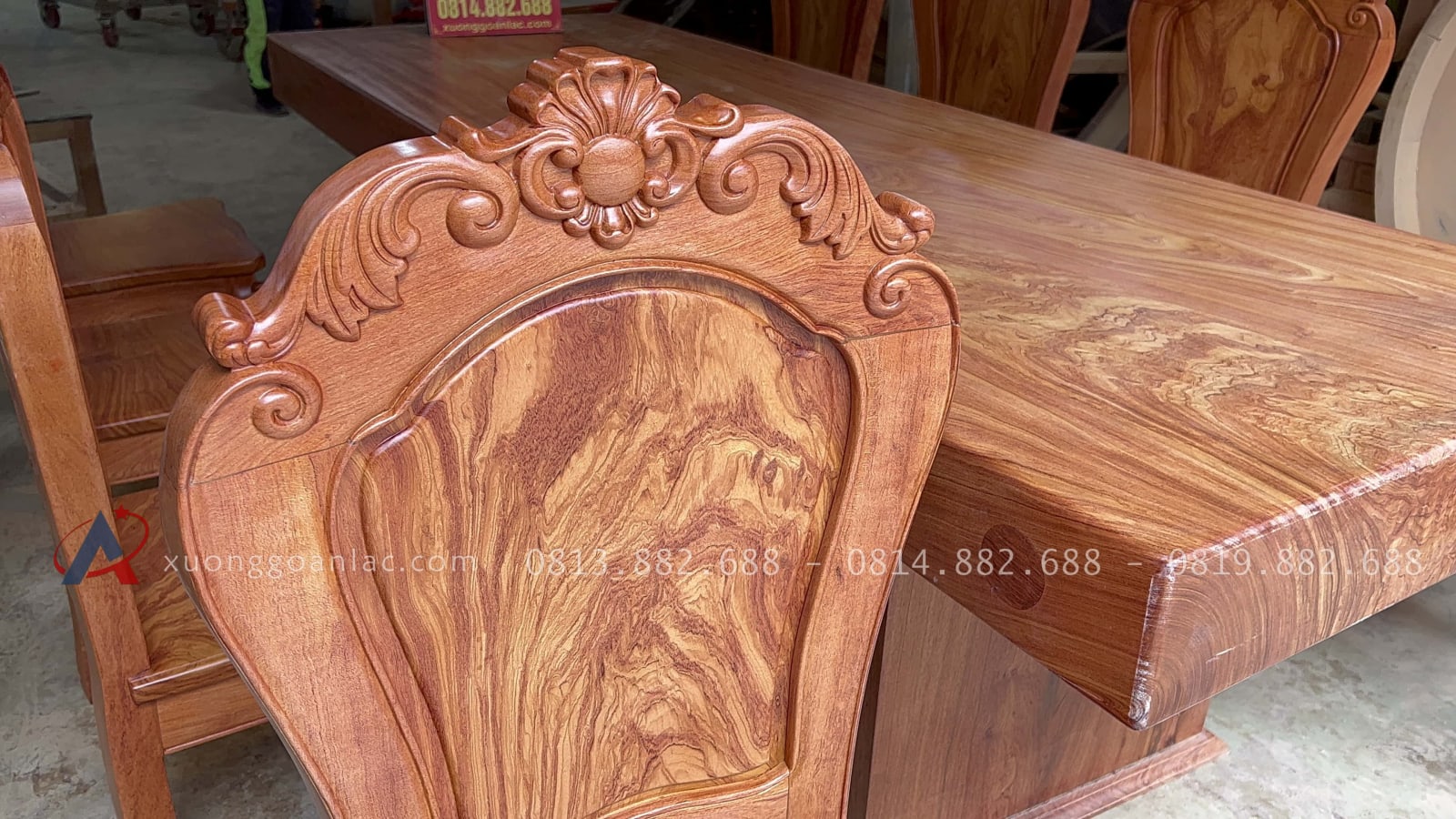 Bộ bàn ăn nguyên khối 8 ghế gỗ hương đá siêu vân (Anh Trường, Hà Nội) 44 lưng ghế nổi vân siêu đẹp