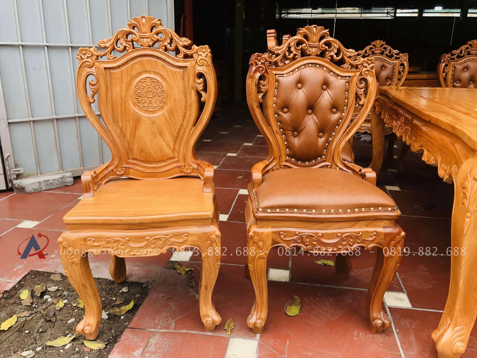 Bộ bàn ăn 8 ghế luois hoa lá tây bọc đệm 20 ghế louis gỗ gõ đỏ cao cấp
