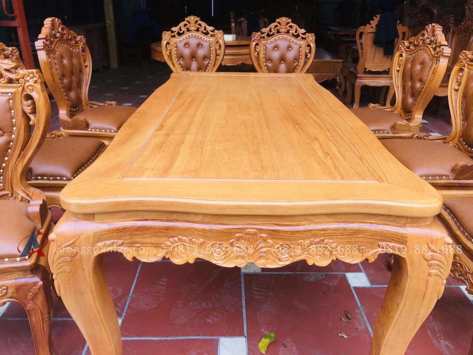 Bộ bàn ăn 8 ghế luois hoa lá tây bọc đệm 17 bàn ăn gỗ gõ đỏ cao cấp