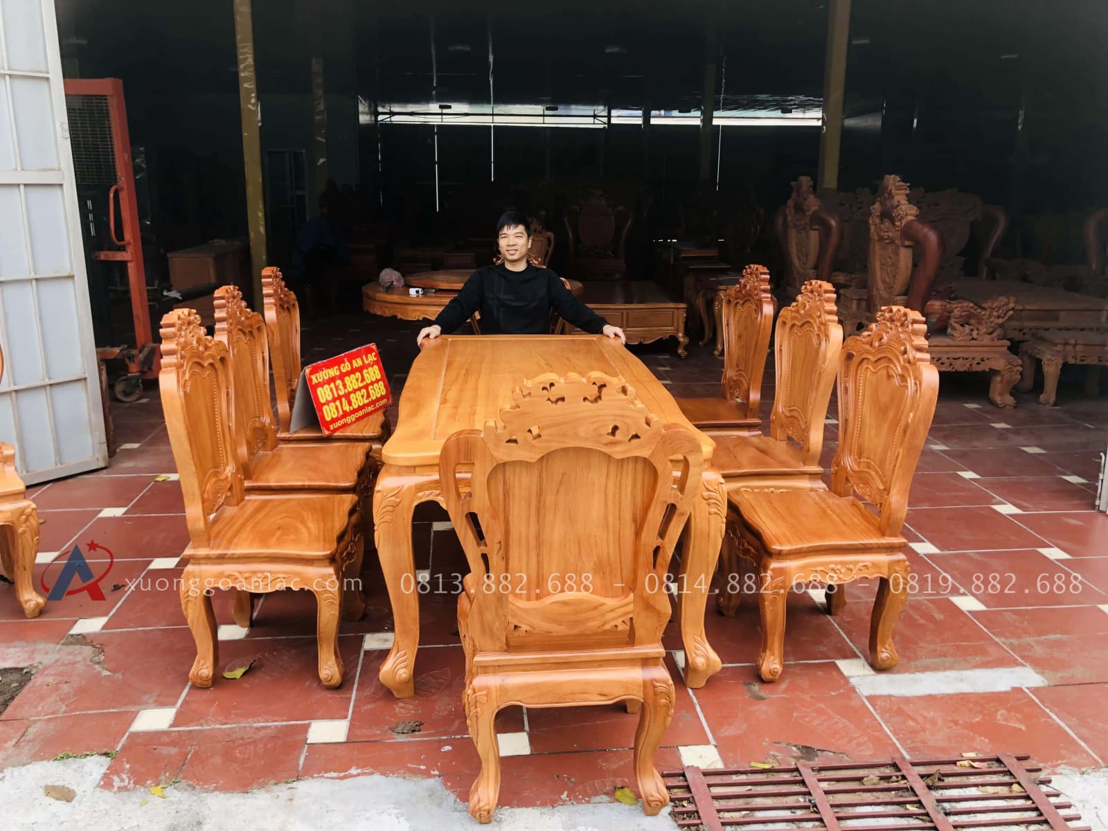 Bộ bàn ăn 8 ghế luois hoa lá tây không tay gỗ gõ đỏ (Anh Sử, Hải Phòng) 27 bàn ăn 8 ghế gỗ gõ đỏ tự nhiên cao cấp