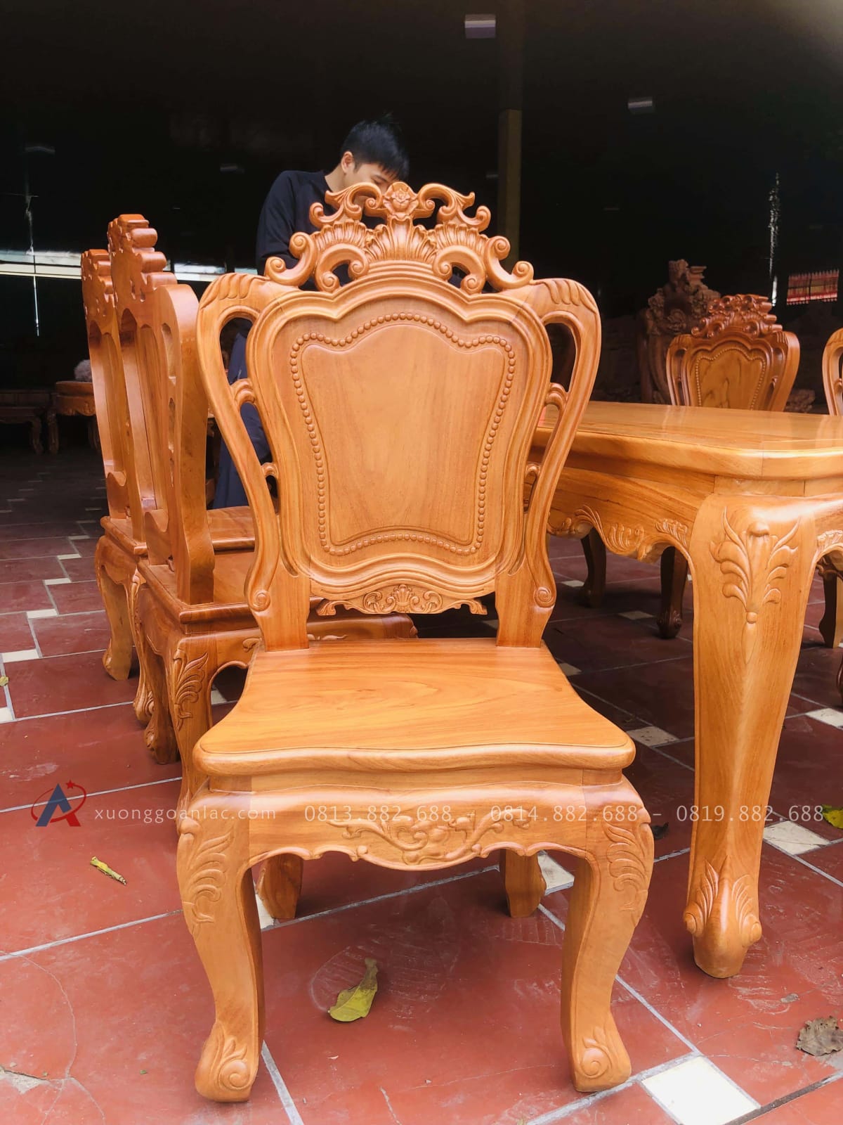 Bộ bàn ăn 8 ghế luois hoa lá tây không tay gỗ gõ đỏ (Anh Sử, Hải Phòng) 24 ghế ăn mẫu louis hoàng gia hoa lá tây gỗ gõ đỏ cao cấp